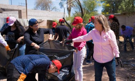 Lupita Gutiérrez hace el reto de limpiar Mexicali